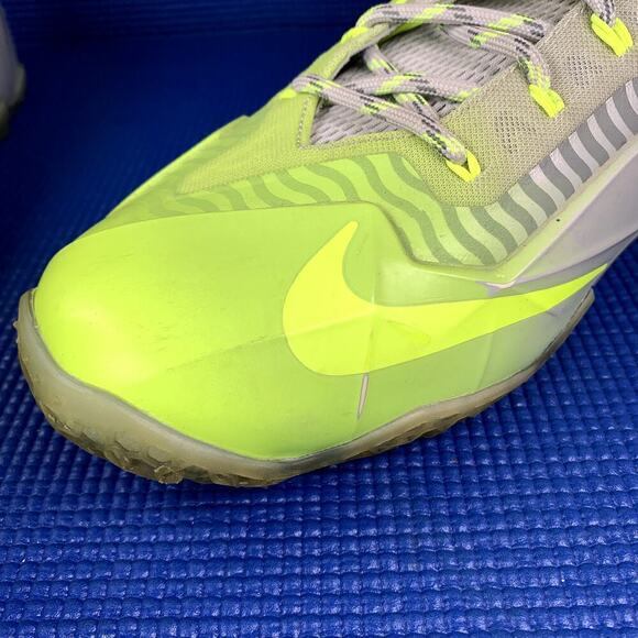 ? NIKE LEBRON 11 COLLECTION Men`s Size 11.5 Grey Basketball Shoes 683252-074 main image 6